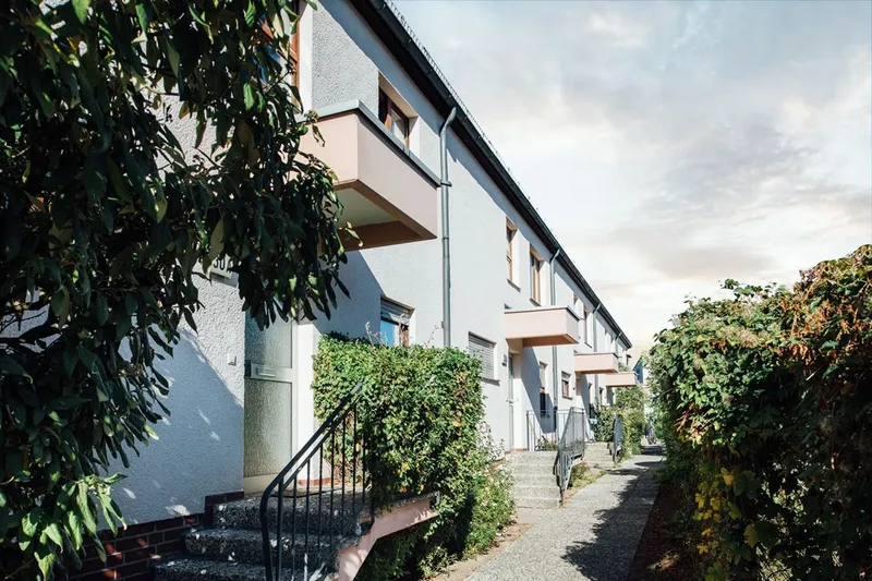 Viel Platz für Ihre Familie: Reihenhaus in Steglitz sucht neue Mieter! — photo 1